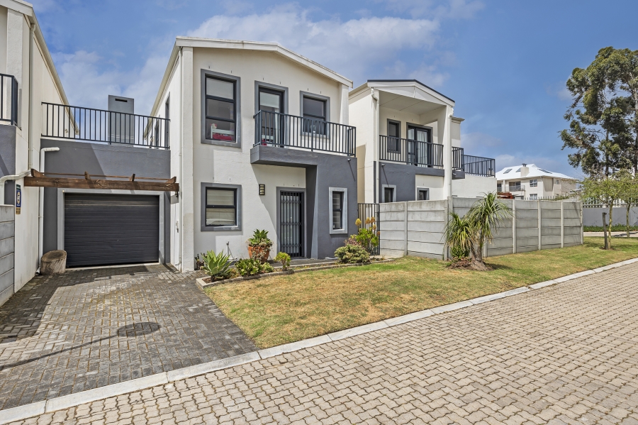 3 Bedroom Property for Sale in Langeberg Heights Western Cape